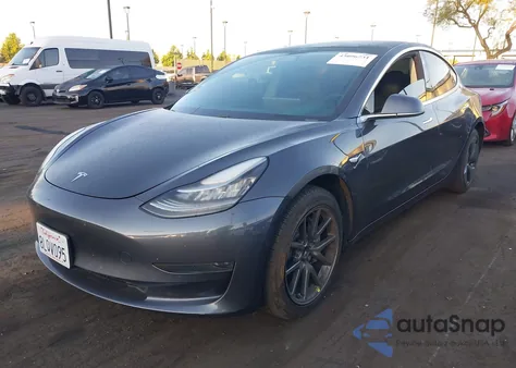2019 Tesla Model 3 Long Range/Mid Range/Standard Range/Standard Range Plus z USA, uszkodzony, nr VIN 5YJ3E1EA8KF426920